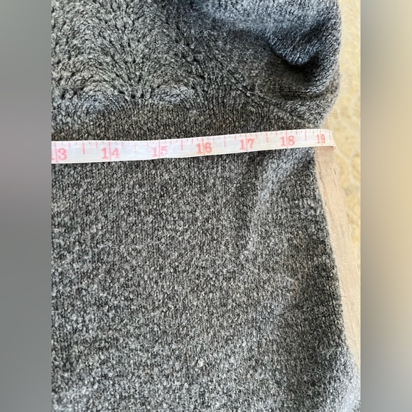 Lauren Conrad Long Bell Sleeve Grey Scoop Neck Sweater Medium - Picture 8 of 9